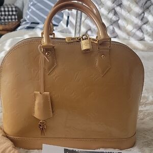 Louis Vuitton Vernis ALMA Tote